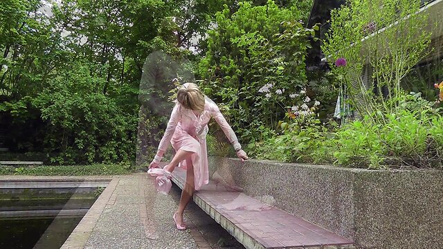 A day of silk and satin fine cumshot: unavoidable.