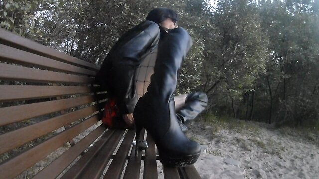 Sissyslut self-pleasuring in the park