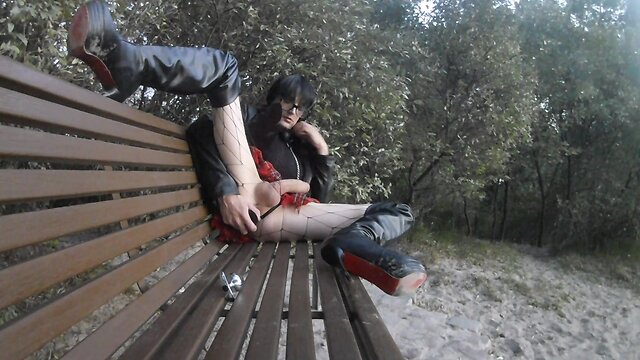 Sissyslut self-pleasuring in the park