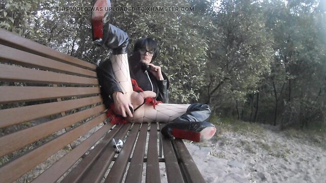 Sissyslut self-pleasuring in the park