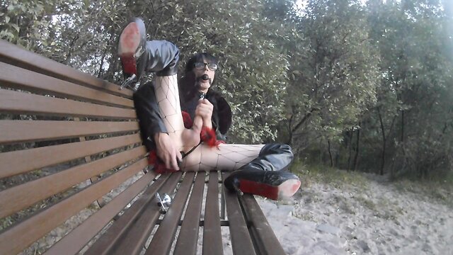 Sissyslut self-pleasuring in the park