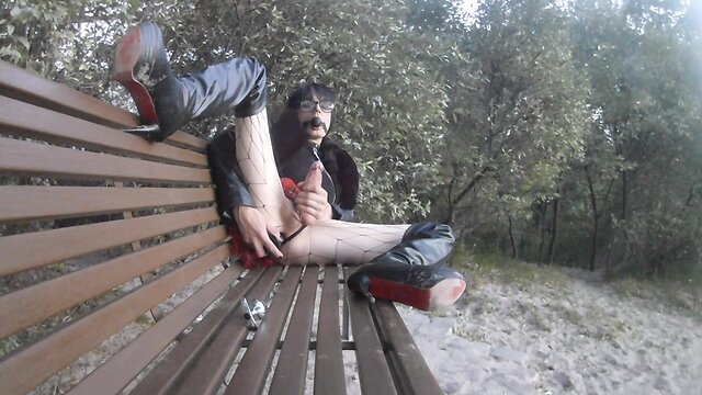 Sissyslut self-pleasuring in the park