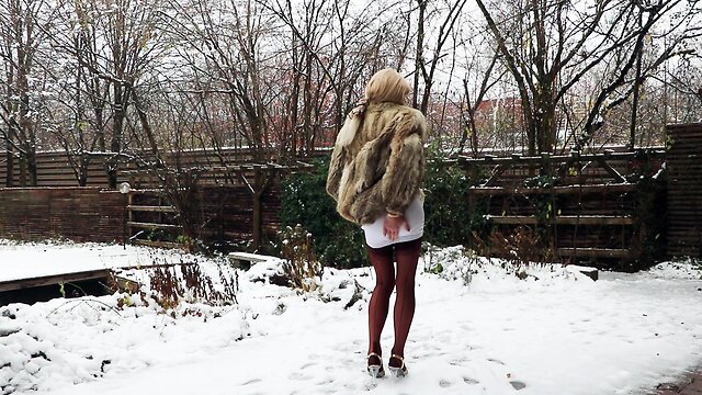 Dressing up in fur, silk, and satin, spanking, and cumshot inevitable.