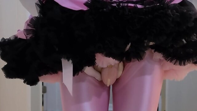 Rubberdoll displays and cleans outfit