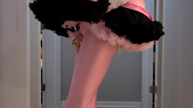 Rubberdoll displays and cleans outfit