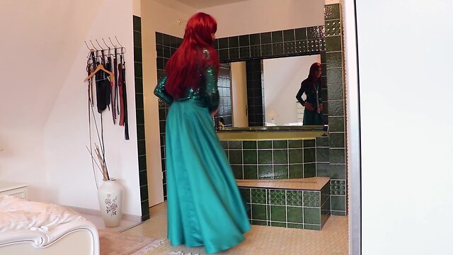 Cumshot of a plugged woman