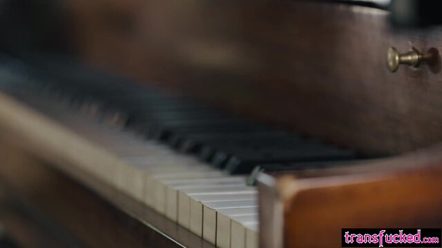 Emily willis gives natalie mars a fairy tale-inspired blowjob