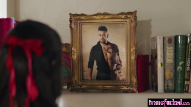 Emily willis gives natalie mars a fairy tale-inspired blowjob