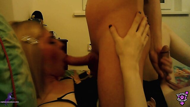 Jessica bloom deepthroats unicorn cock for facial