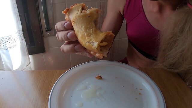 Eating a pie with protein and cum - a food fetish
