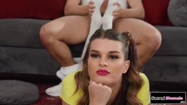 Asia belle: small tits trans woman barebacked