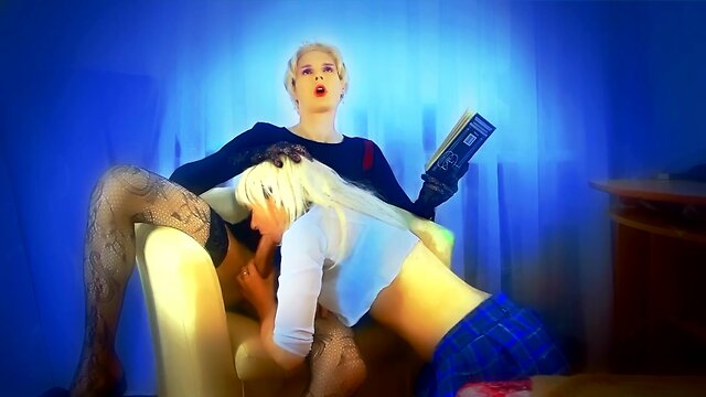 Turiyas wild outdoor public shemale cumshot show!