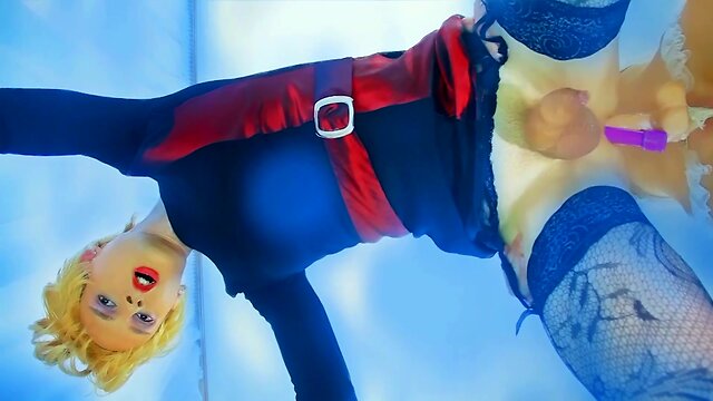 Turiyas wild outdoor public shemale cumshot show!