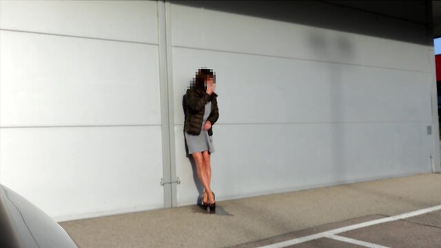 Crossdresser urinates in pantyhose in public