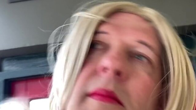 Dumb cunt: wannabe hooker in the wet gallery