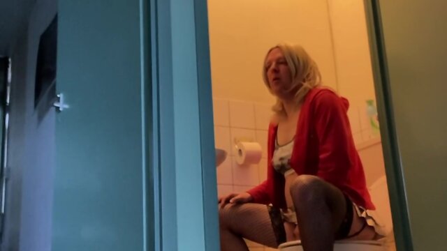 A bathroom break: the need to pee