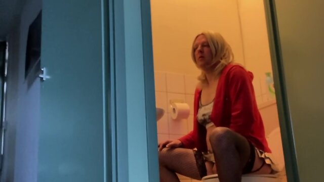 A bathroom break: the need to pee