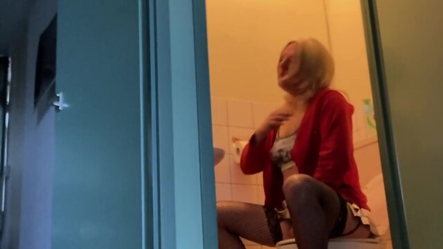 A bathroom break: the need to pee