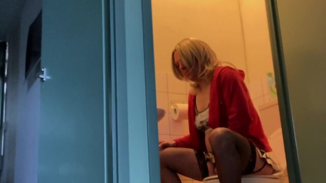 A bathroom break: the need to pee