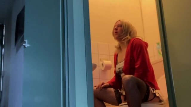 A bathroom break: the need to pee