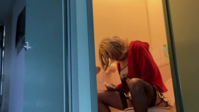 A bathroom break: the need to pee