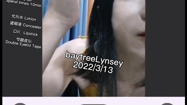 Ms. lynsey applies makeup on webcam