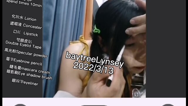 Ms. lynsey applies makeup on webcam