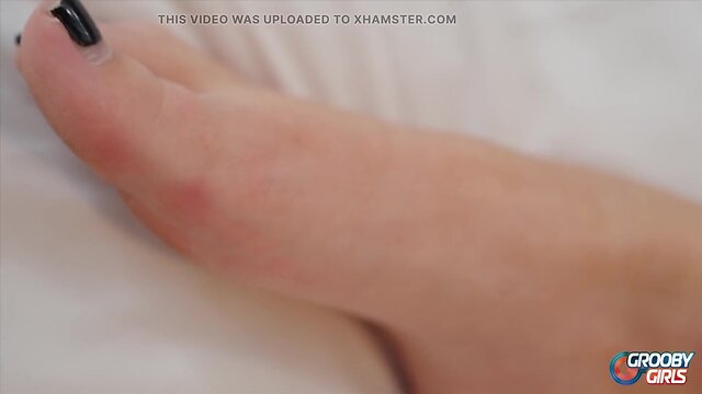 Groobygirls: flee to the hills!