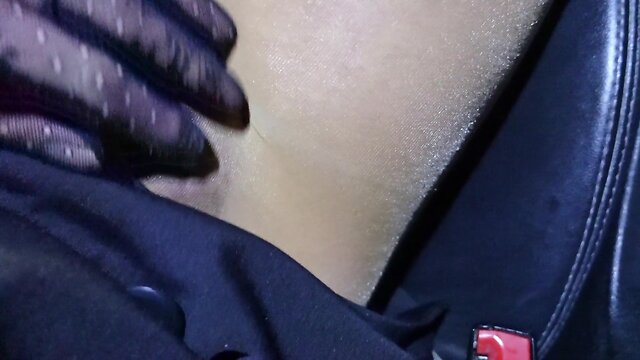 A tale of squirting and jerking off in pantyhose