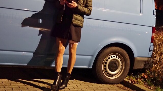 A tale of squirting and jerking off in pantyhose