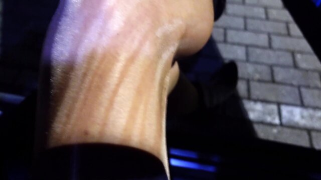 A tale of squirting and jerking off in pantyhose