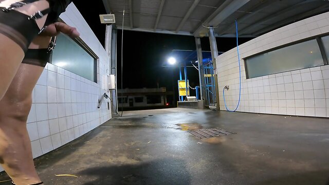 Public muscle sissy slut flashes bubble butt in traffic