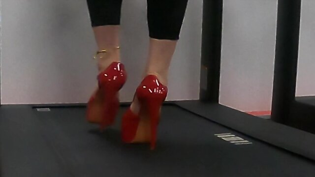 Muscled sissy gym workout with public exposure and cumshot