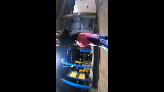 Exhibitionist muscleman caught at carwash