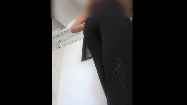 Trying on gym clothes: which outfit do you prefer?