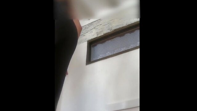 Trying on gym clothes: which outfit do you prefer?