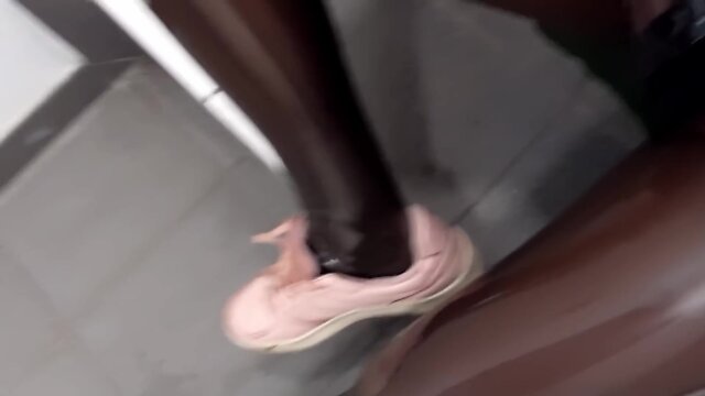 Pissing in latex pantyhose with zipper: density?