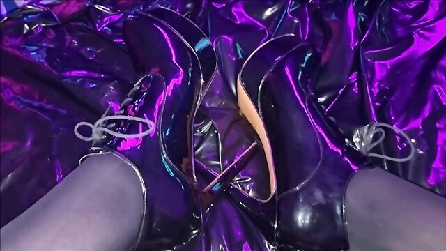 Sissy preparing for penetration