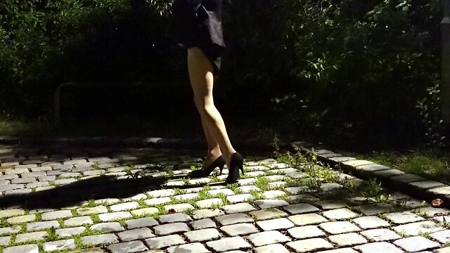 Latex hotpants and pantyhose peeing