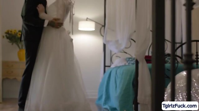 Threesome anal fucking with blonde tranny and big ass