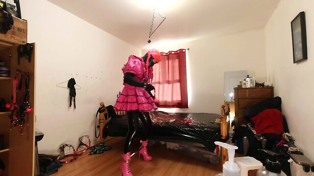 Self-bondage with rigid bars by sissy maids