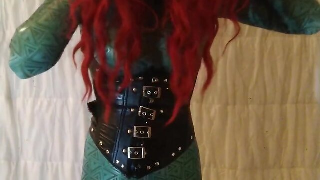 Redhead doll with latex vibrates