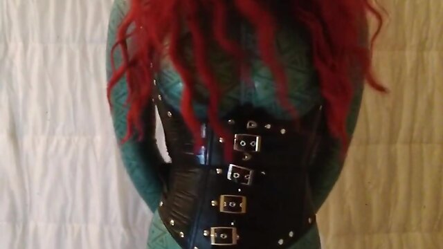Redhead doll with latex vibrates