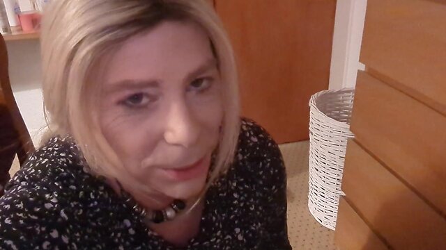 Lick my clitoris, swallow my big ejaculation!