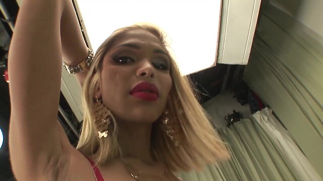 Amanda lima and isabella cruz in: slam me hard - violet