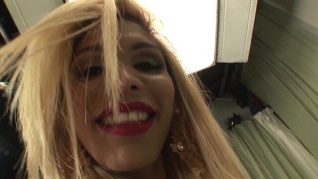 Amanda lima and isabella cruz in: slam me hard - violet