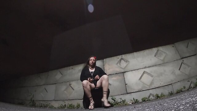 Exploring cross dressing and outdoors at night: willingness to engage in oral activity