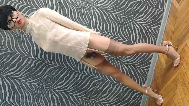 Trans person dresses up as teacher for cosplay, wishes to interact with students