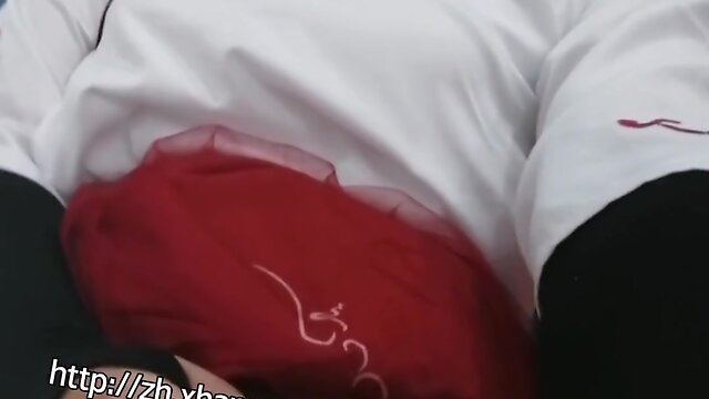 Miss lyn performs masturbation in han costume