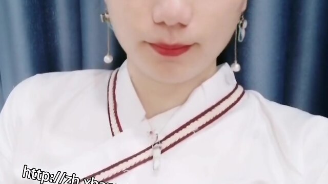 Miss lyn performs masturbation in han costume